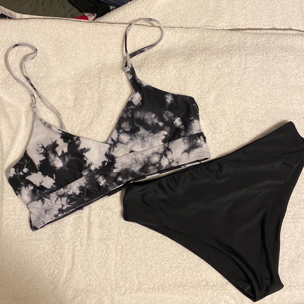 SHEIN Tie-Dye Bikini - M